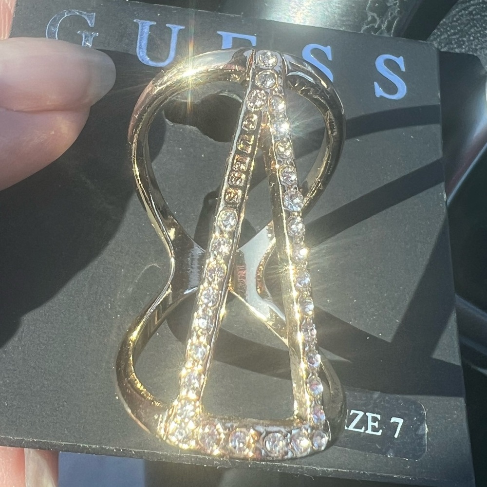 GUESS RING with Crystals - Picture 5 of 10